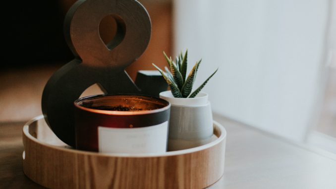 beth-jnr-pGMNyVwxRto-unsplash Utiliser les caisses en plastique comme conteneurs pour les plantes